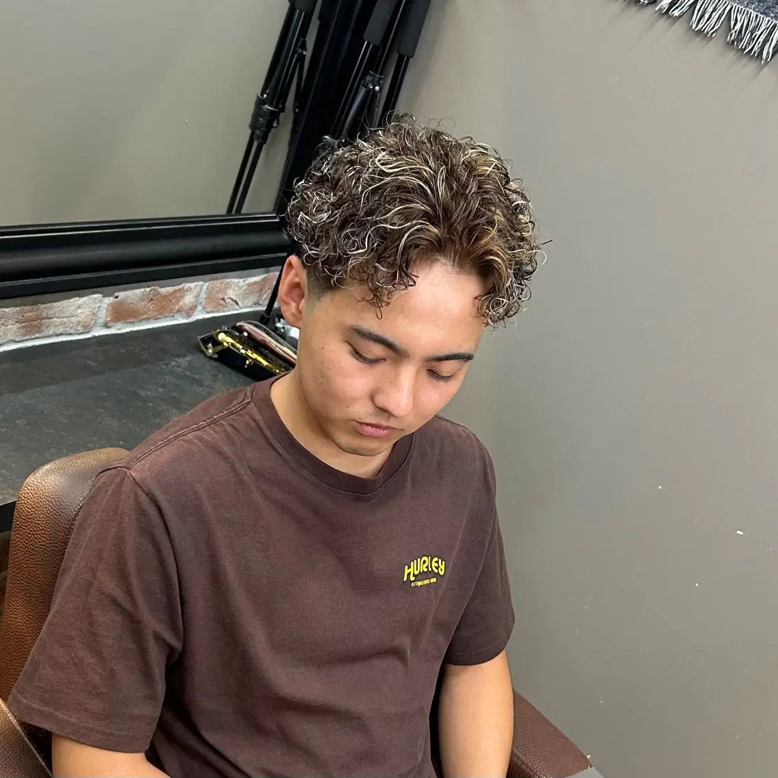 ショート カラー パーマ メンズ メンズメッシュ メンズパーマ メッシュ カット ヘアカラー パーマ 💈針金パーマ/ ソフトアフロ💈望愛のヘアスタイル