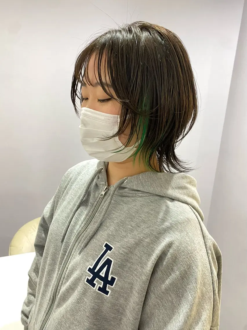 ショート カラー ブリーチ ダブルカラー イヤリングカラー インナーカラー ウルフカット 新井 広之のヘアスタイル