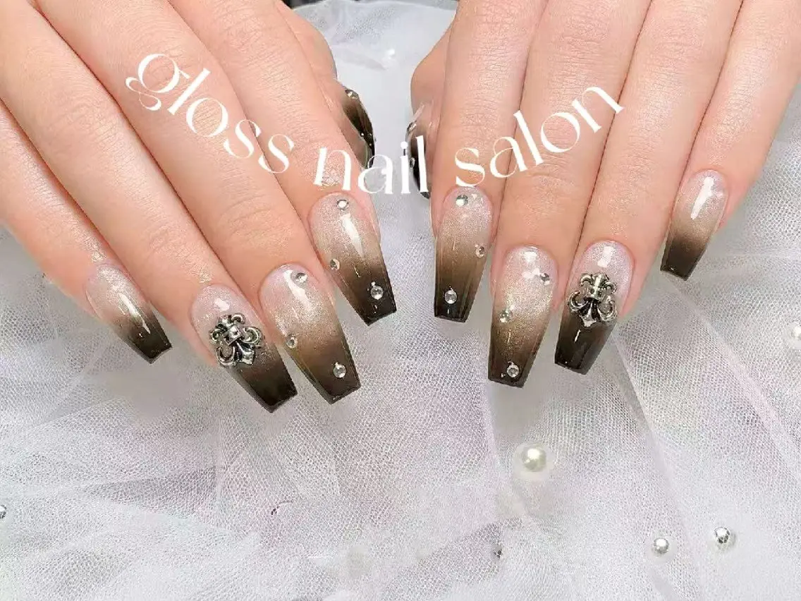 ネイル アヤカ☘️Gloss nailのネイルデザイン