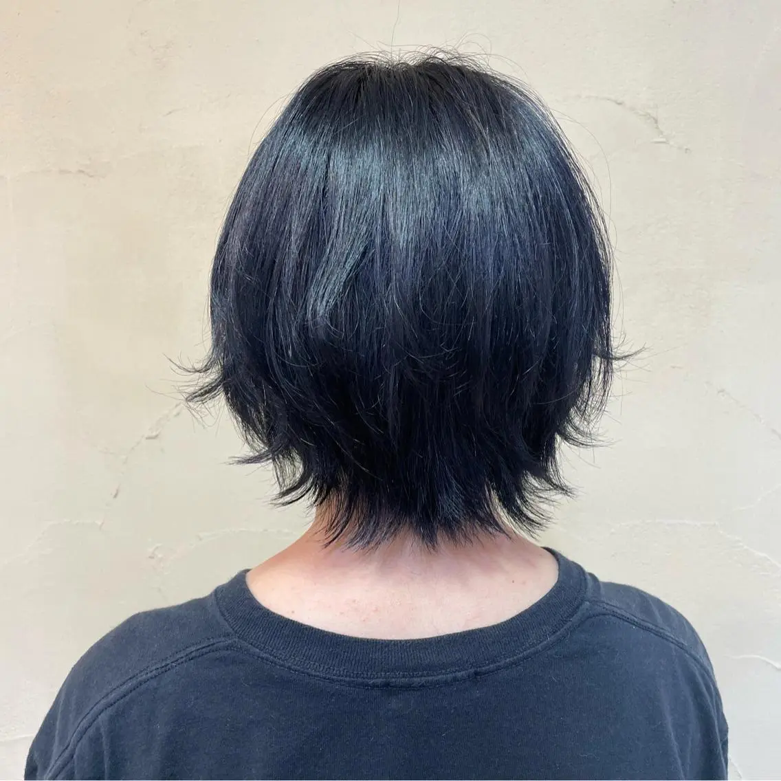 ショート カラー ヘアアレンジ ショートボブ 黒髪 ブルーカラー ブルーブラック ボブ ヘアカラー トリートメント 秋山 幸太のヘアスタイル