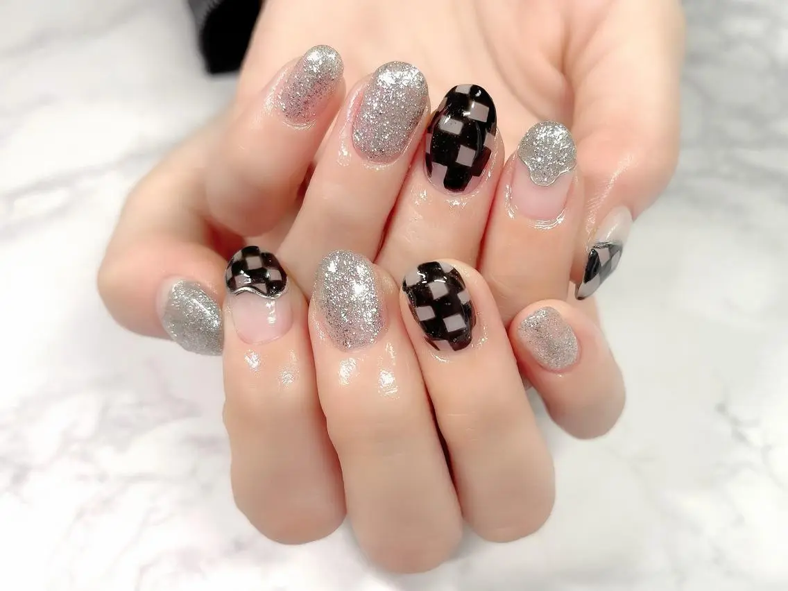 ネイル シルバー ハンドネイル Nail Salon KURELLYのネイルデザイン