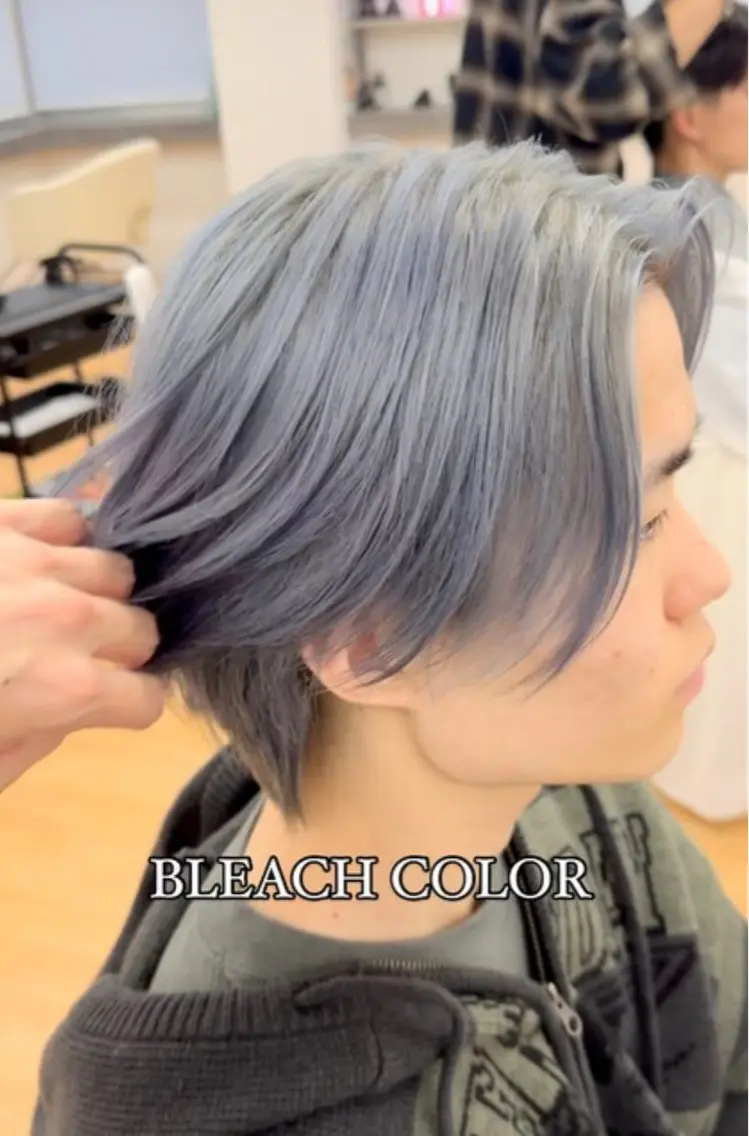カラー ブルーカラー シルバー 高木 陸斗のヘアスタイル