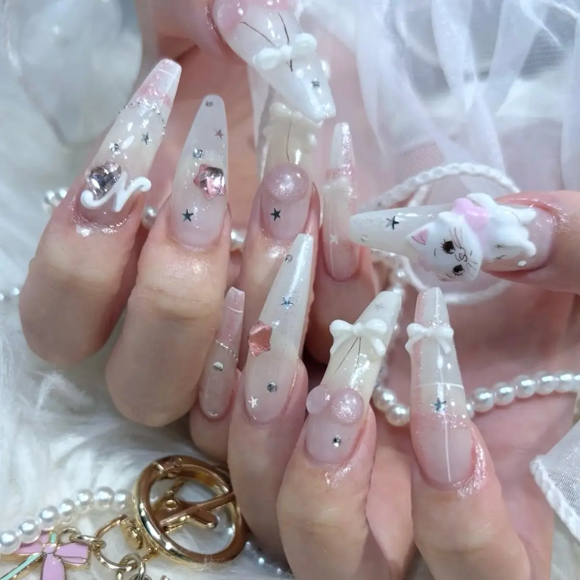ネイル チークネイル ドット フットネイル フレンチネイル グラデーション ハンドネイル ハンドケア Nihonthy Nail 新宿のネイルデザイン