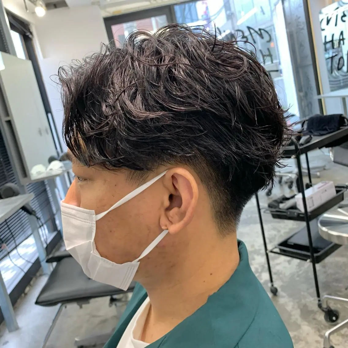 ショート パーマ メンズ センターパート カット パーマ メンズ特化美容師/ 藤戸 椋のヘアスタイル