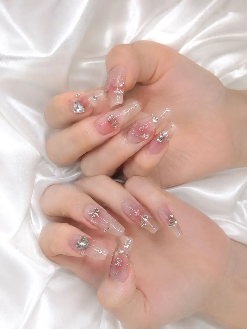 ネイル アートネイル ジェルネイル キラキラネイル 韓国ネイル ロングネイル Labon Nails Artのネイルデザイン
