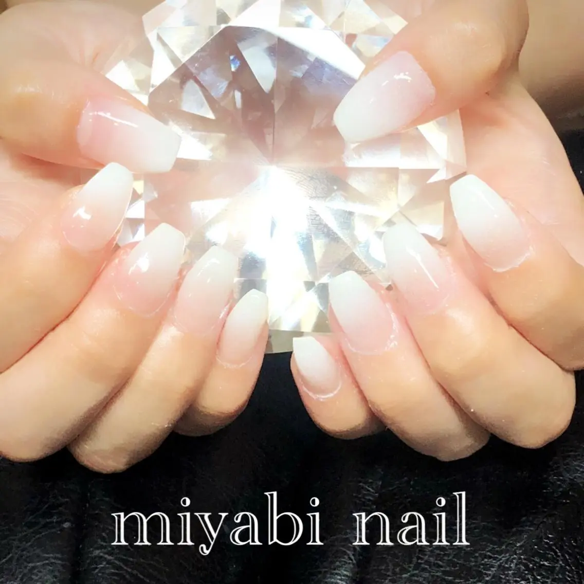 ネイル ジェルネイル グラデーション 夏ネイル ホワイト ハンドネイル miyabi nail 桂川駅近くのネイルデザイン