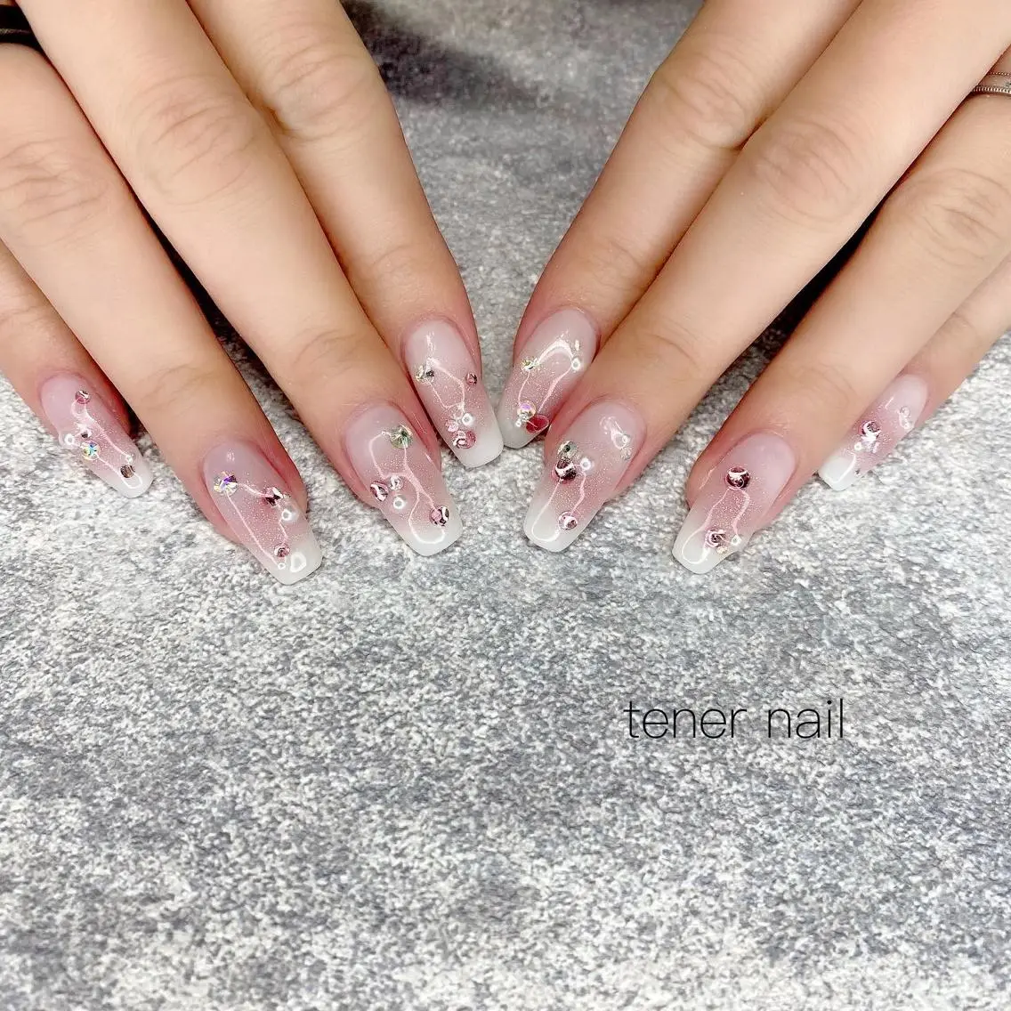 ネイル チークネイル ワンホンネイル テネルネイル tener nailのネイルデザイン