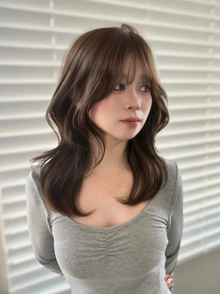 セミロング チョコレートブラウン くびれヘア 卒業式のヘアスタイル 学生 韓国風ヘア ヘアカラー トリートメント SeiRa☪️ 艶髪 / 透明感のヘアスタイル