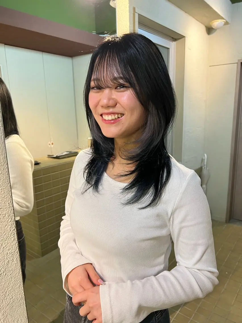 ミディアム カラー 黒髪 インナーカラー ヘアカラー イワマ ナツミのヘアスタイル