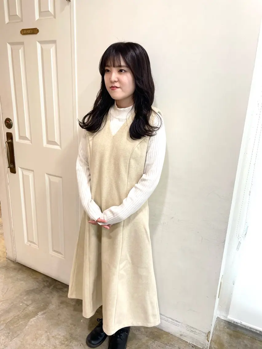 セミロング カラー グレージュ オリーブグレージュ オリーブグレー MIOベージュカラー 柔らかいカラーのヘアスタイル