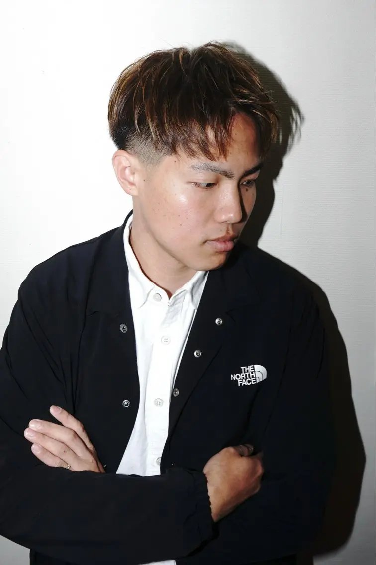 ショート カラー メンズ アップバング メンズメッシュ ベージュカラー グラデーションカラー メッシュ カット ヘアカラー 三宮メンズカット ヨシイッキのヘアスタイル