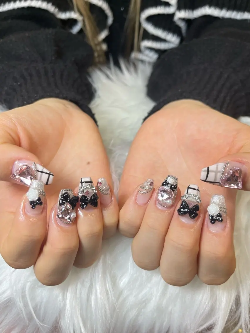 ネイル フレンチネイル ジェルネイル マグネットネイル 持ち込み ニュアンスネイル NiJi Nailsのネイルデザイン