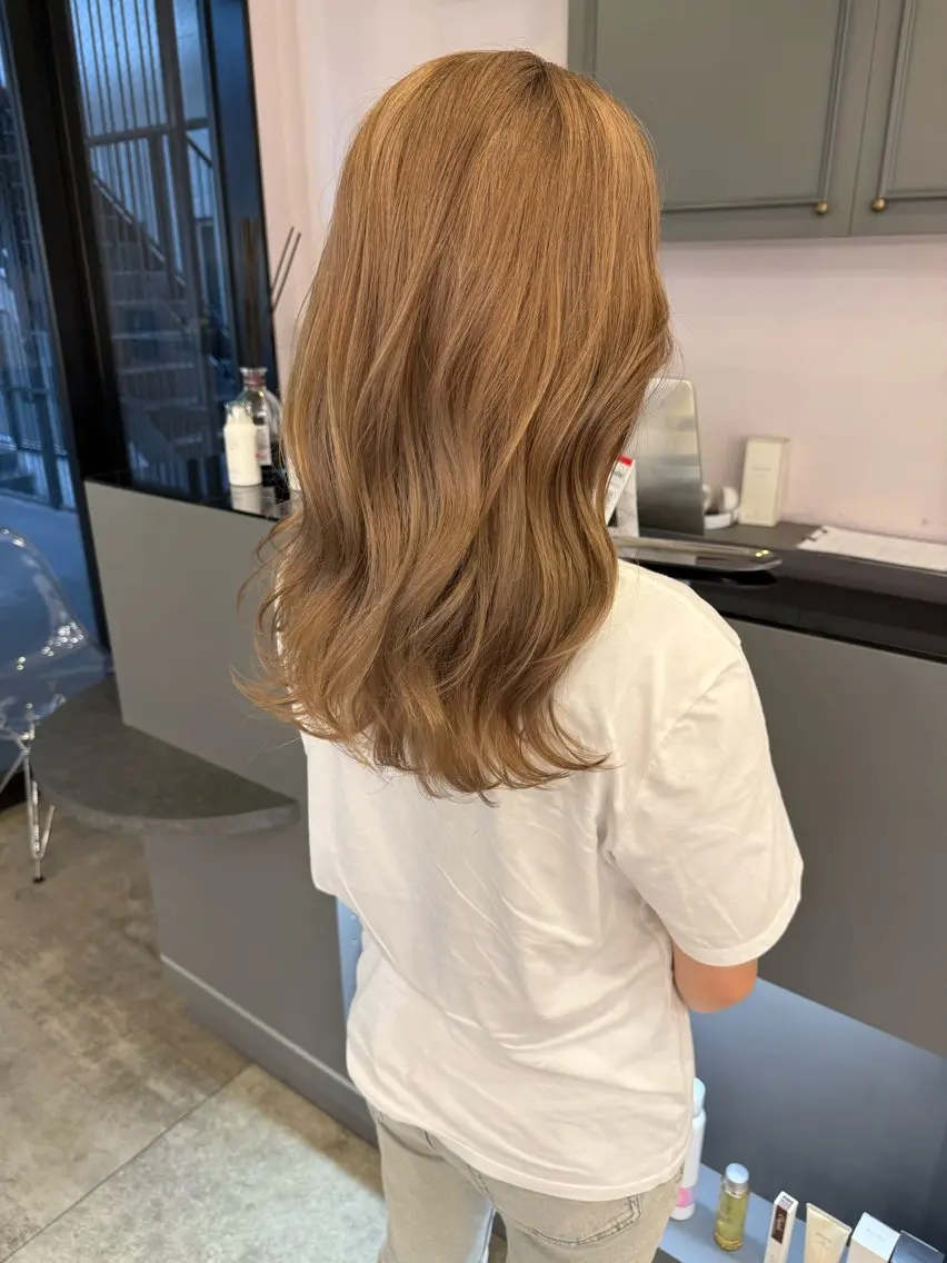 セミロング ヘアカラー トリートメント Noe心斎橋 堀田 朋宏のヘアスタイル