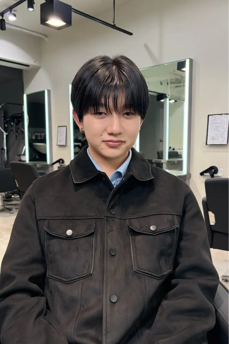 カラー メンズ 黒髪 ブルーカラー ブルーブラック ネイビーカラー 透明感韓国ヘア💜 Harutoのヘアスタイル