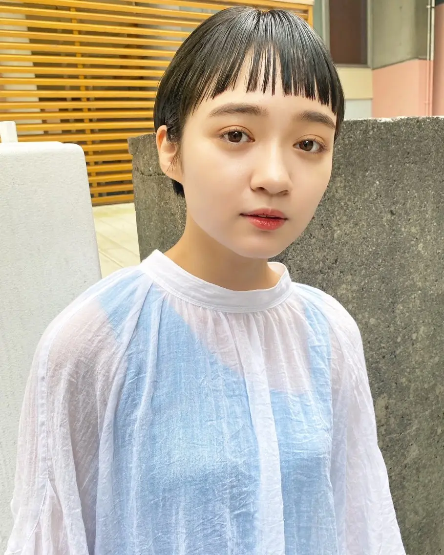 ショート カット hollo 原宿のヘアスタイル