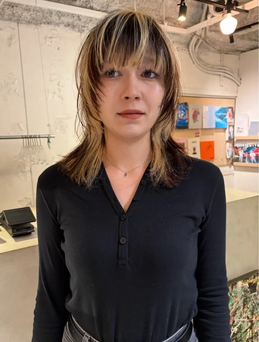 セミロング カラー ブリーチ ケアブリーチ デザインカラー ハイライトカラー ハイライト カット ヘアカラー トリートメント 村上雅人 ナチュラルモードのヘアスタイル