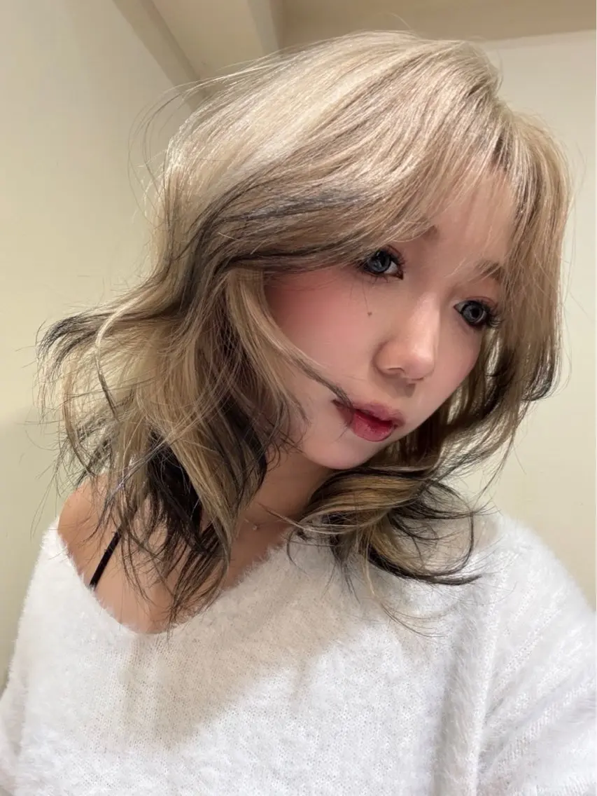 🖤🤍デザインカラー🤍🖤☆ブリーチ(2回)+オンカラー(2回)+デザインカット+艶出し3stepトリートメント☆の写真