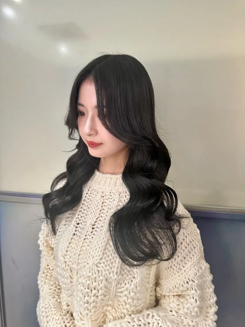 セミロング カラー ❤️ハイトーンカラー Qin🤍のヘアスタイル