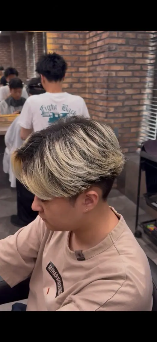 ショート カラー パーマ ヘアアレンジ メンズ キッズ アップバング センターパート メンズハイライト マッシュ メンズパーマ 波巻き/シャドウ/ 特化 福田朝輝のヘアスタイル