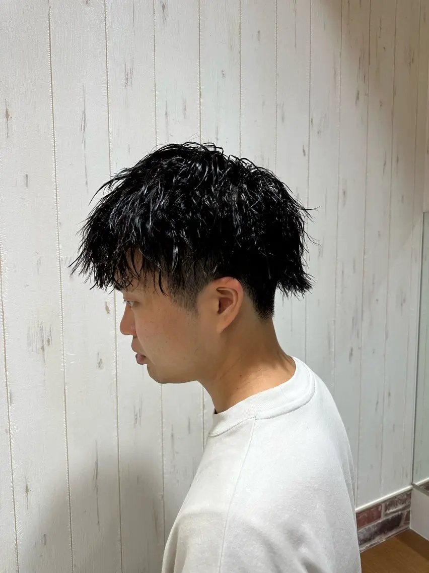 ショート パーマ メンズ メンズブリーチ ダウンパーマ メンズハイライト メンズインナーカラー メンズ韓国風 パーマ 中嶋 紘夢のヘアスタイル