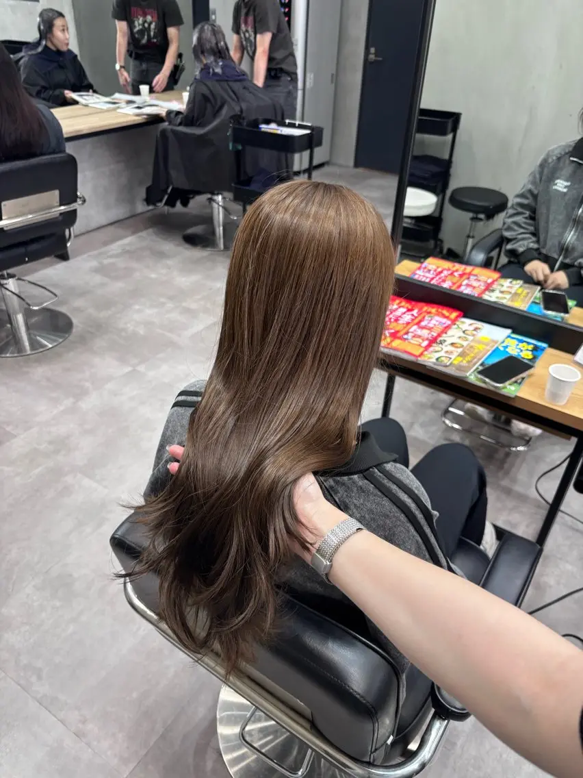 ロング カラー ベージュカラー ブリーチ ブリーチなしカラー カット ヘアカラー トリートメント 片平 帆香のヘアスタイル