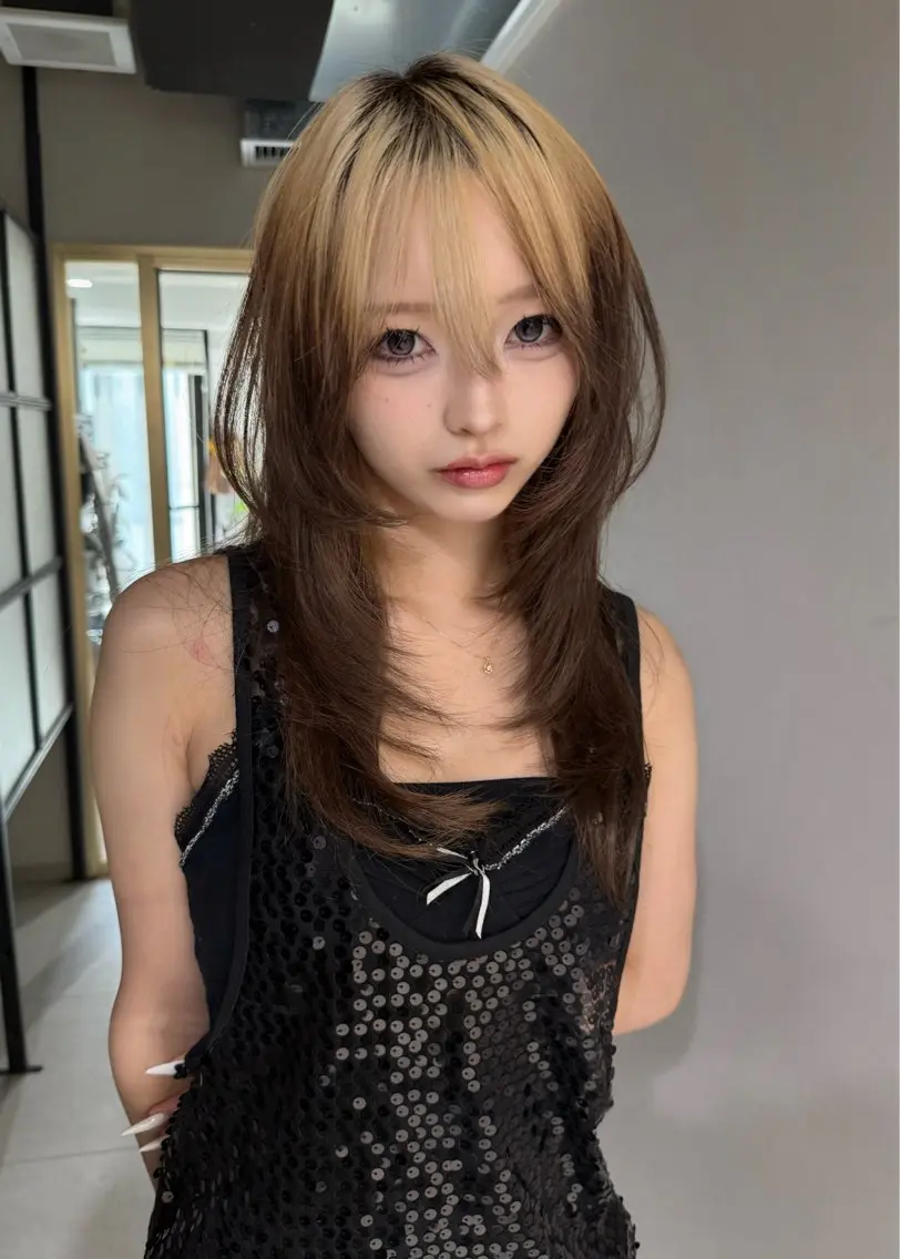 セミロング ハッシュカット TAIRA横浜ウルフ 🐺デザインカラーのヘアスタイル