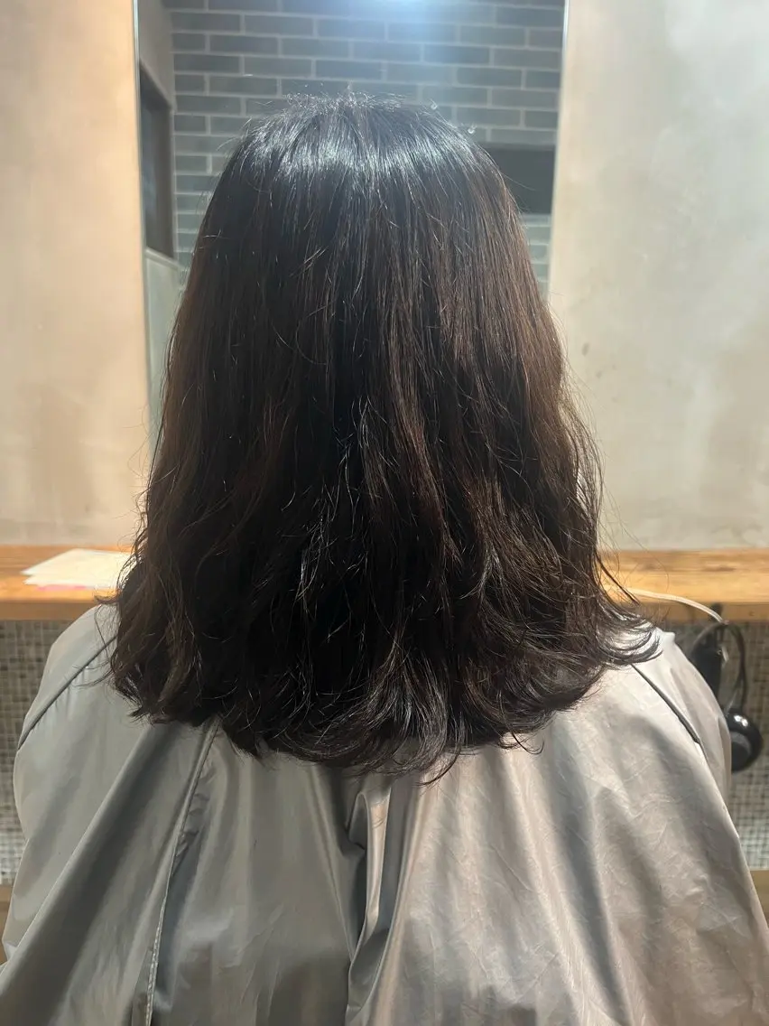 セミロング カット パーマ 脇山 真生のヘアスタイル