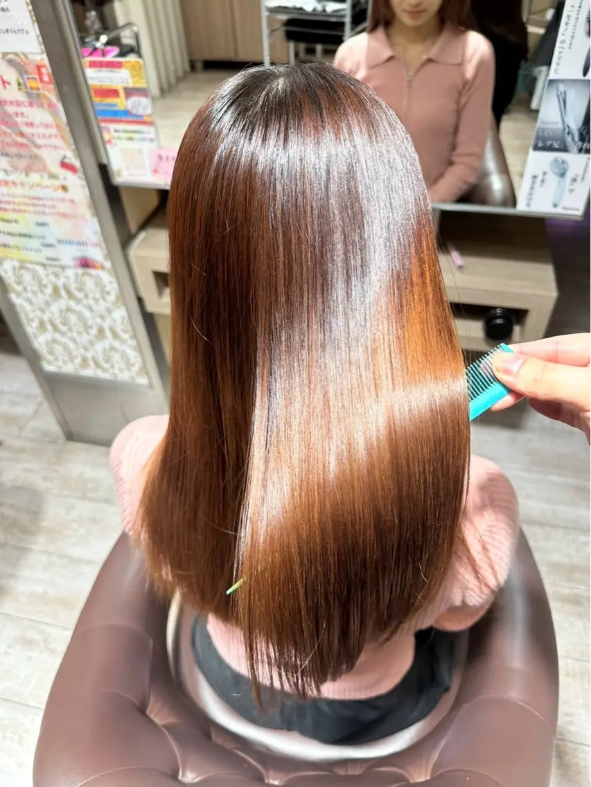 うる艶ナチュラルカラー + 《ツヤ髪✨️》酸熱トリートメント髪質改善の写真