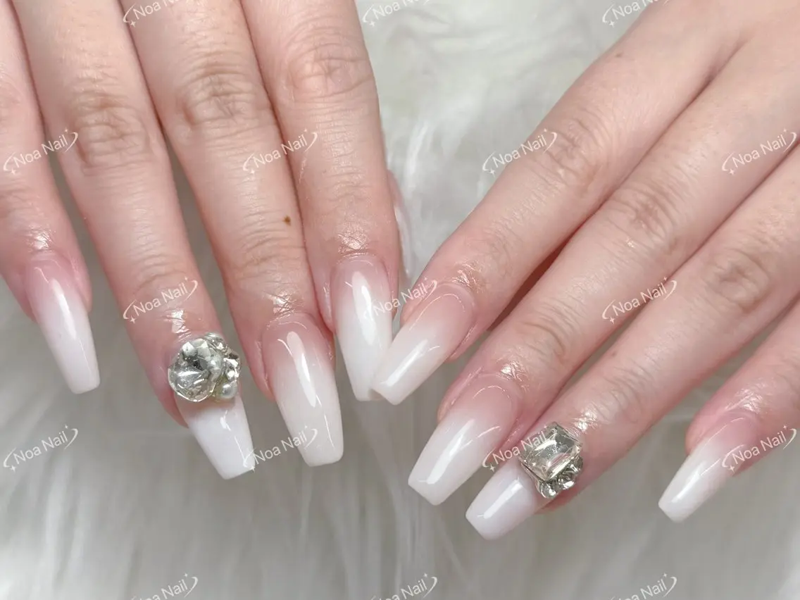 ネイル フレンチネイル グラデーション 韓国ネイル マグネットネイル 持ち込み ハンドネイル Noa Nailのネイルデザイン