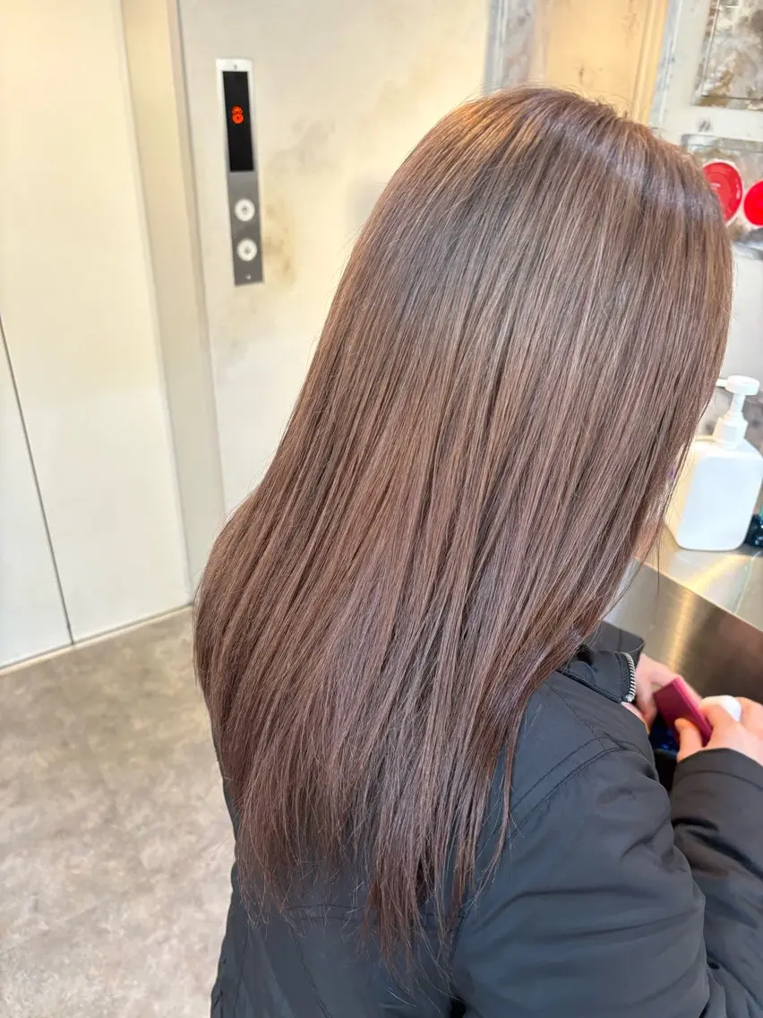 ロング ヘアカラー シモイケ ルアのヘアスタイル