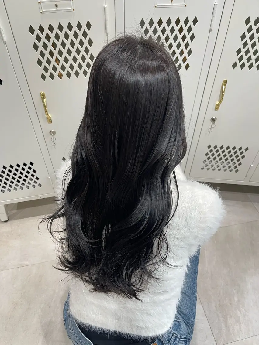 ロング カラー ブルーカラー ネイビーカラー レイヤーカット カット ヘアカラー トリートメント 🩵ボブ/レイヤー /髪質改善🩵のヘアスタイル