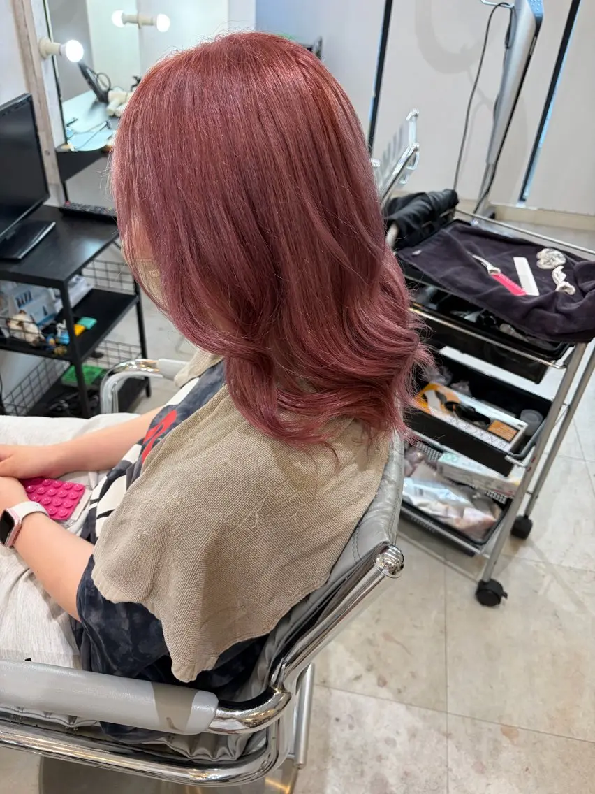 ミディアム サカイ シホのヘアスタイル