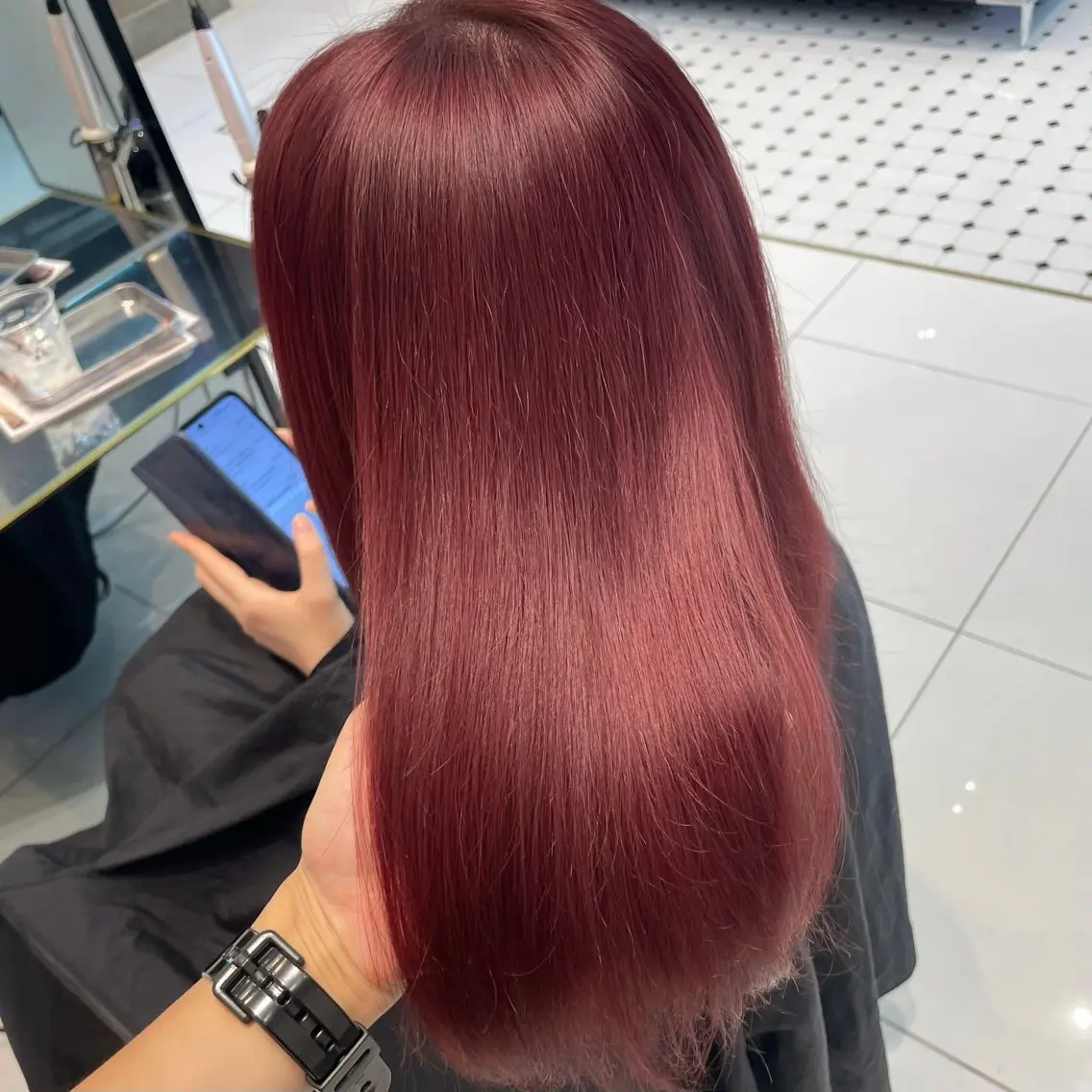 ロング カラー ブリーチ レッドカラー ヘアカラー 相川 愛実のヘアスタイル