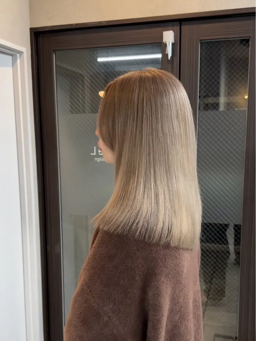 ミディアム カラー ブリーチ ケアブリーチ ダブルカラー イヤリングカラー ハイトーンカラー GISEL 小倉のヘアスタイル