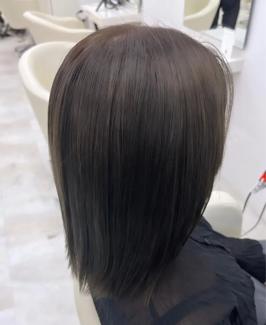 セミロング カラー グレージュ オリーブグレージュ オリーブグレー momo /レイヤー/暖色のヘアスタイル