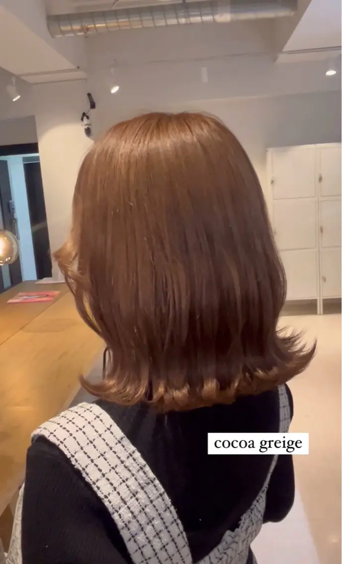 ショート カラー ココアグレージュ グレージュ ニトウ レイナのヘアスタイル