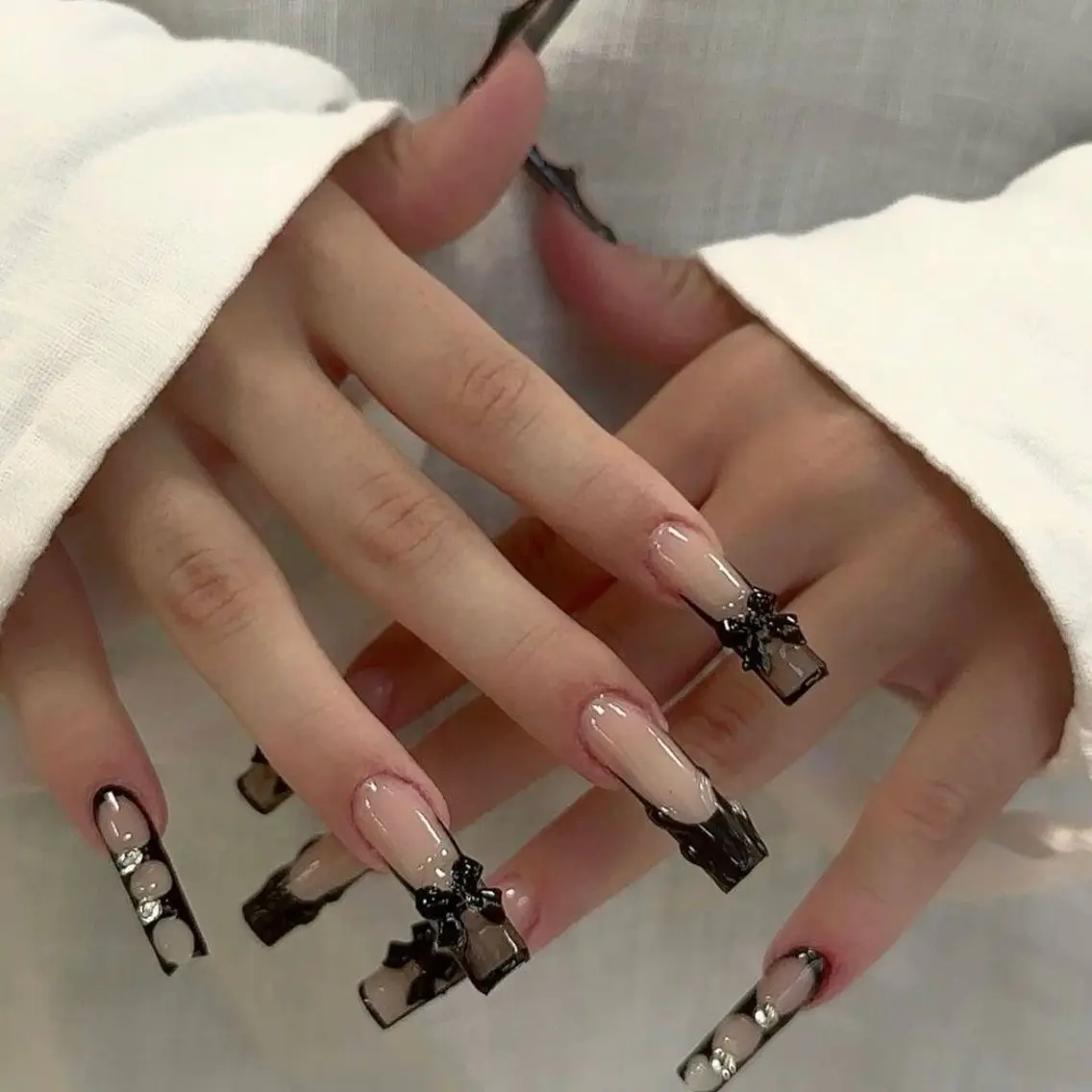 ネイル フレンチネイル ジェルネイル 韓国ネイル ロングネイル リボン ハンドネイル Blingg NailStudioのネイルデザイン