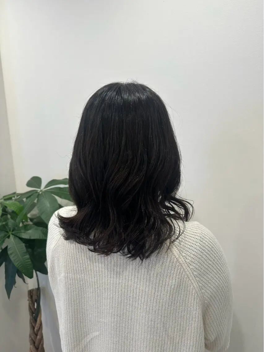 セミロング カット パーマ Riko🩶仙台｜ 艶髪×透明カラー🫧のヘアスタイル