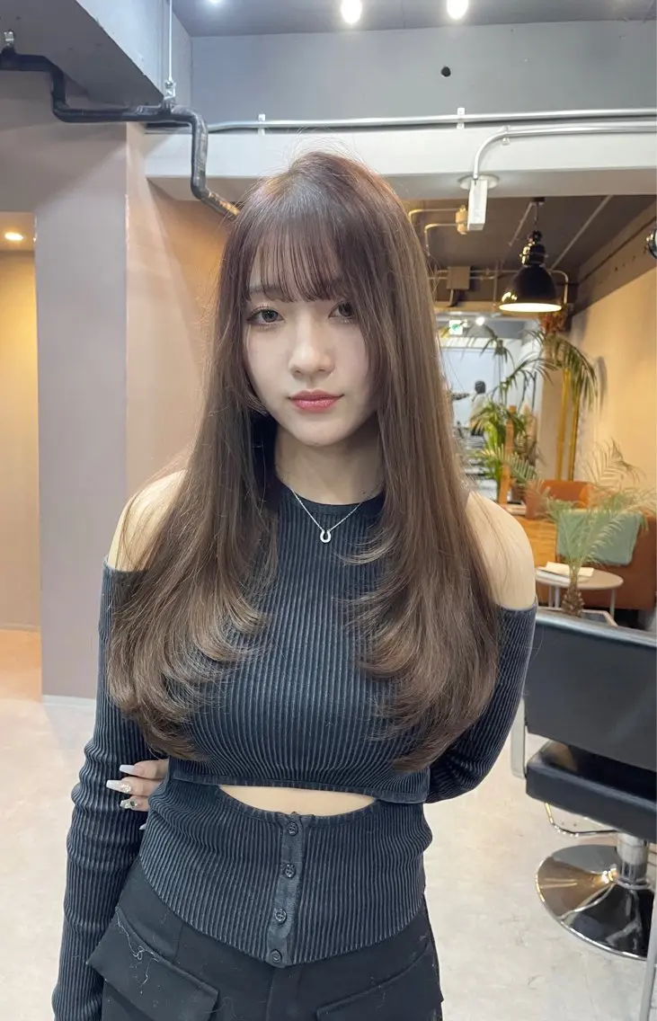 ミディアム カラー レイヤーカット 西村あきやのヘアスタイル