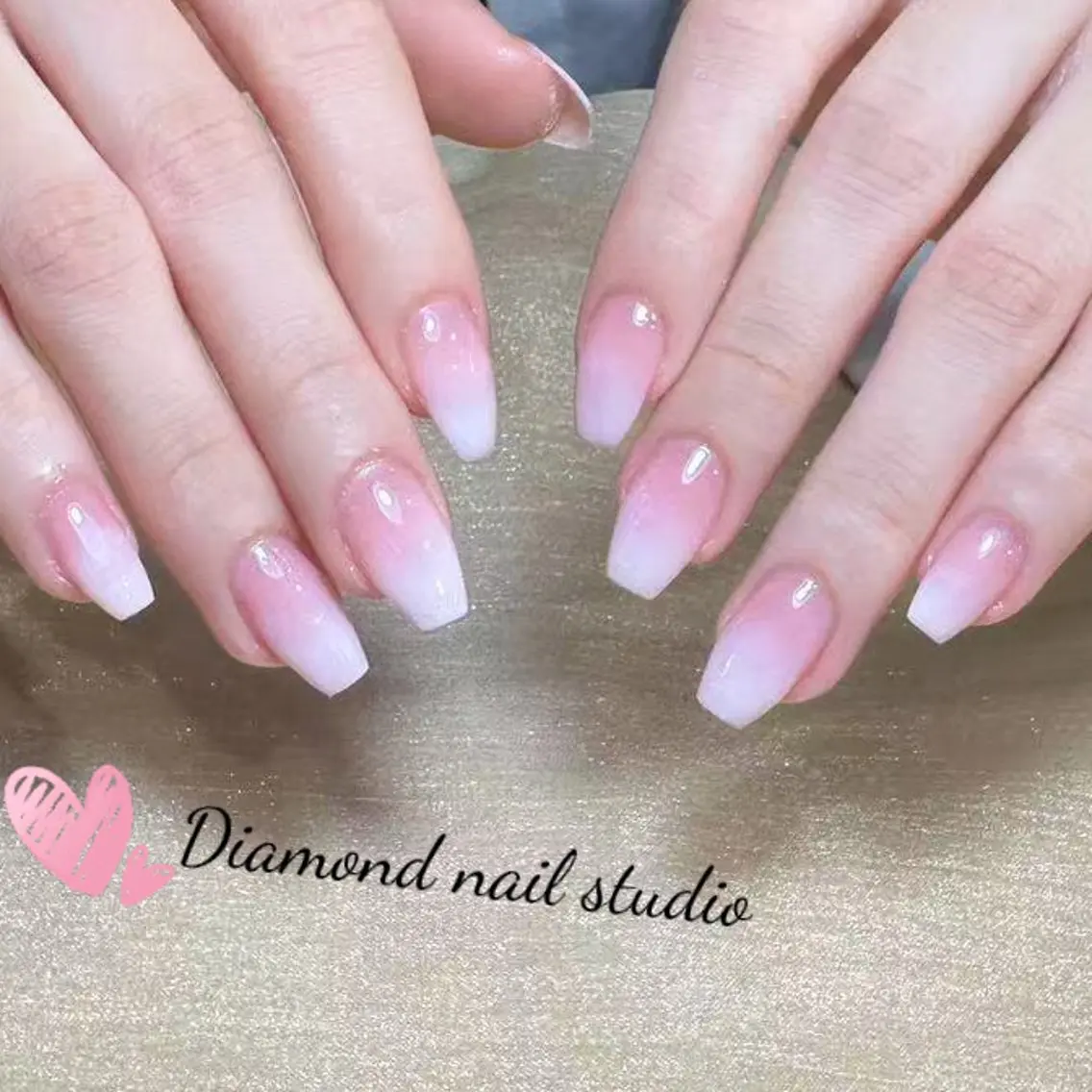 ネイル アートネイル オーロラネイル フラッシュネイル ガーリー キラキラネイル ハンドネイル Una NAILMANAMIのネイルデザイン