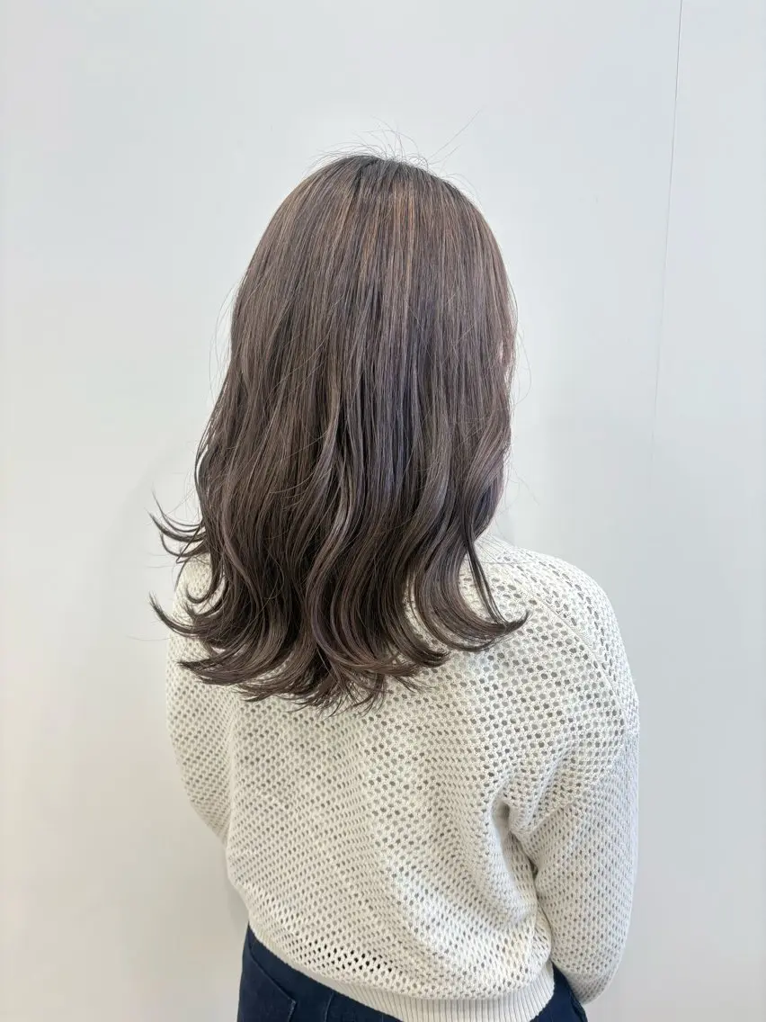 ミディアム カラー グレージュ 林朱里/束間まつげ /レイヤーカット🌹のヘアスタイル
