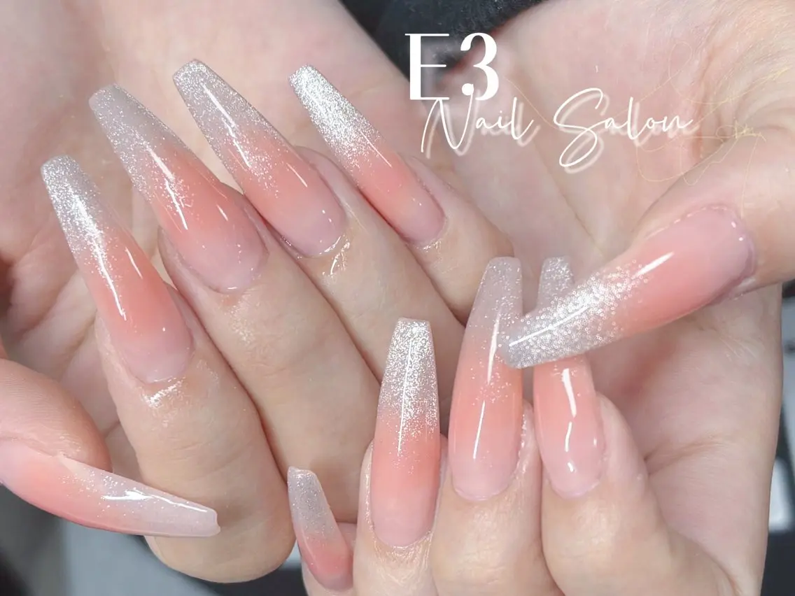 ネイル フレンチネイル ジェルネイル ガラスフレンチ グラデーション キラキラネイル ハンドネイル E3 Nail Salonのネイルデザイン