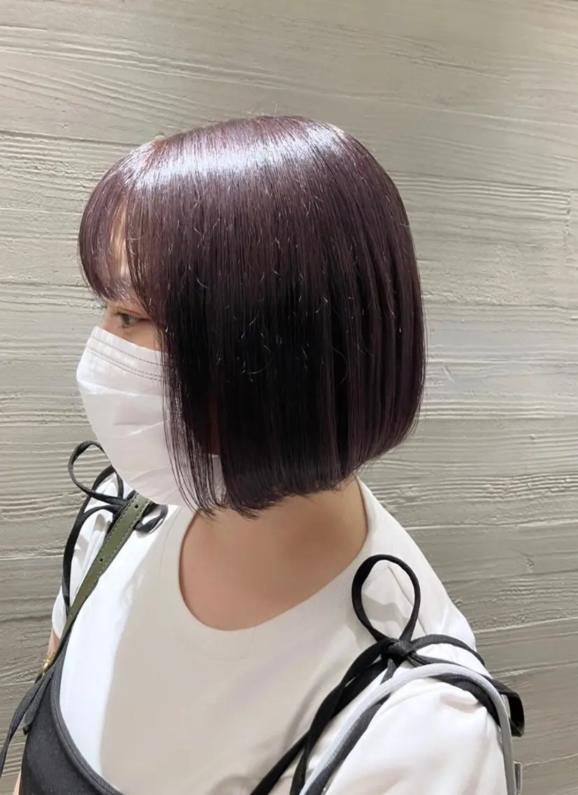 ショート カラー ボルドーカラー イルミナカラー ラベンダーカラー サキ🤍ハイトーン 🪩レイヤーカットのヘアスタイル