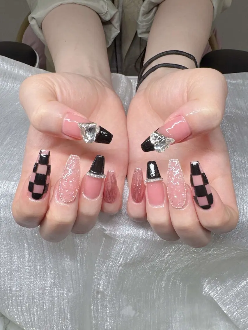 ネイル 長さ出し グラデーション 卒業式 キラキラネイル マグネットネイル Lee Nailsのネイルデザイン