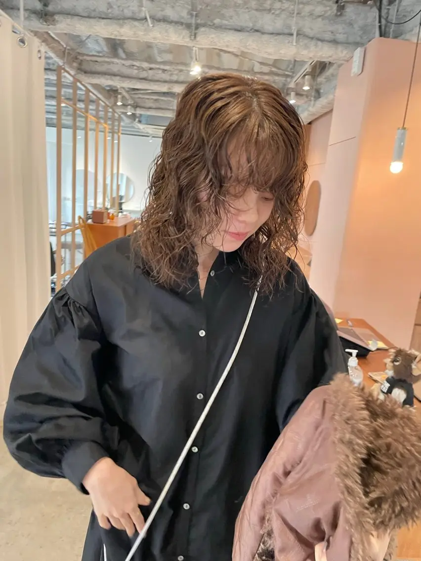ミディアム パーマ ミディアムパーマ レイヤーカット カット パーマ Takuma Suzuki中目黒のヘアスタイル