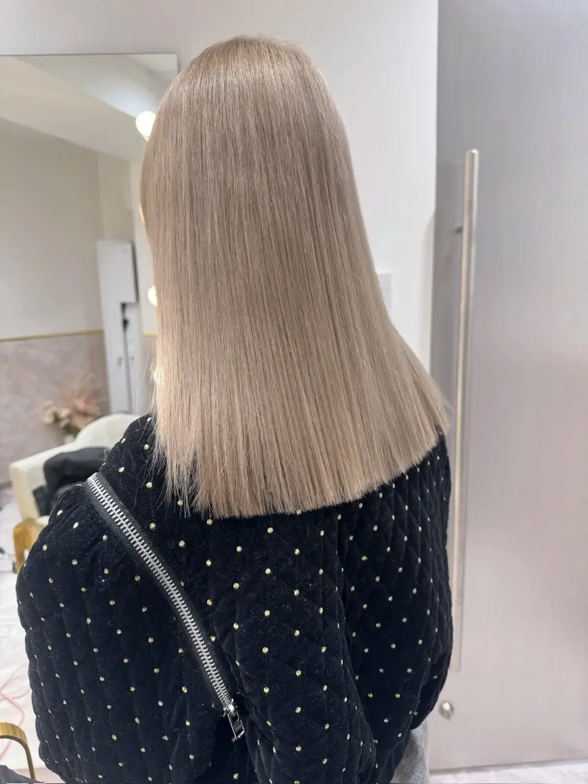 カラー ベージュカラー 透明感カラー ハイトーンカラー ホワイトベージュ ヘアカラー トリートメント 艶ダブルカラー🩰ハ イトーン‎🤍香織のヘアスタイル