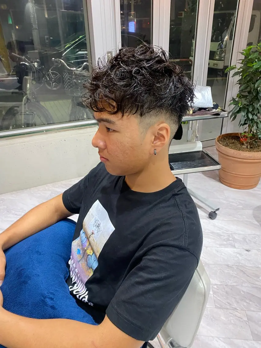 ショート パーマ メンズ フェードカット メンズパーマ スペインカール カット パーマ Riganuts王子 Hayato✂︎のヘアスタイル