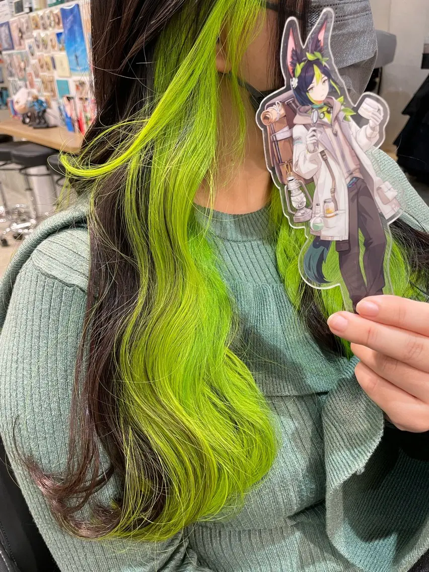 ミディアム カラー インナーカラー ヘアカラー インナーカラー 推し ブリーチ 髪質改善のヘアスタイル