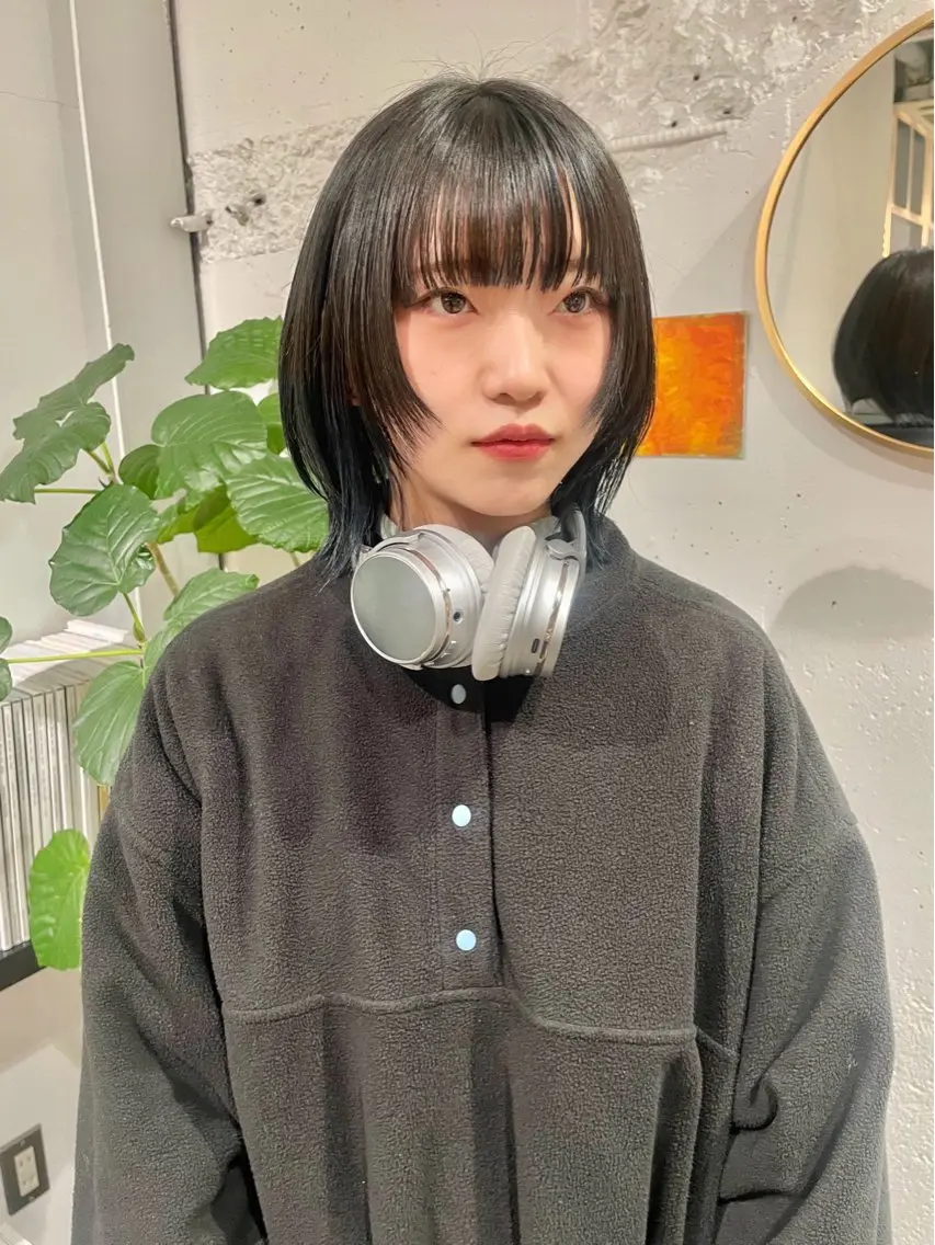 ミディアム カラー 黒髪 ブルーカラー ブルーブラック ウルフカット ウルフ/似合わせ レイヤー/RIHOのヘアスタイル