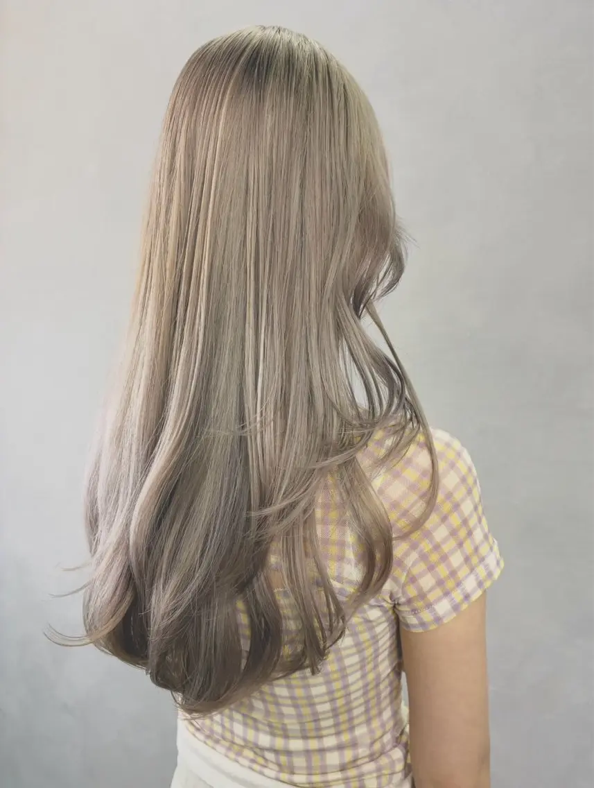 ロング カラー ブリーチ 透明感カラー グレージュ ヘアカラー トリートメント ヘアセット🪐 ブリーチYumikaのヘアスタイル